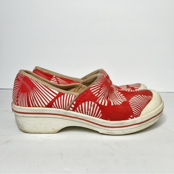 Dansko Red White Fabric Clogs Mules Size 38 Women’s 8 - Picture 1 of 3